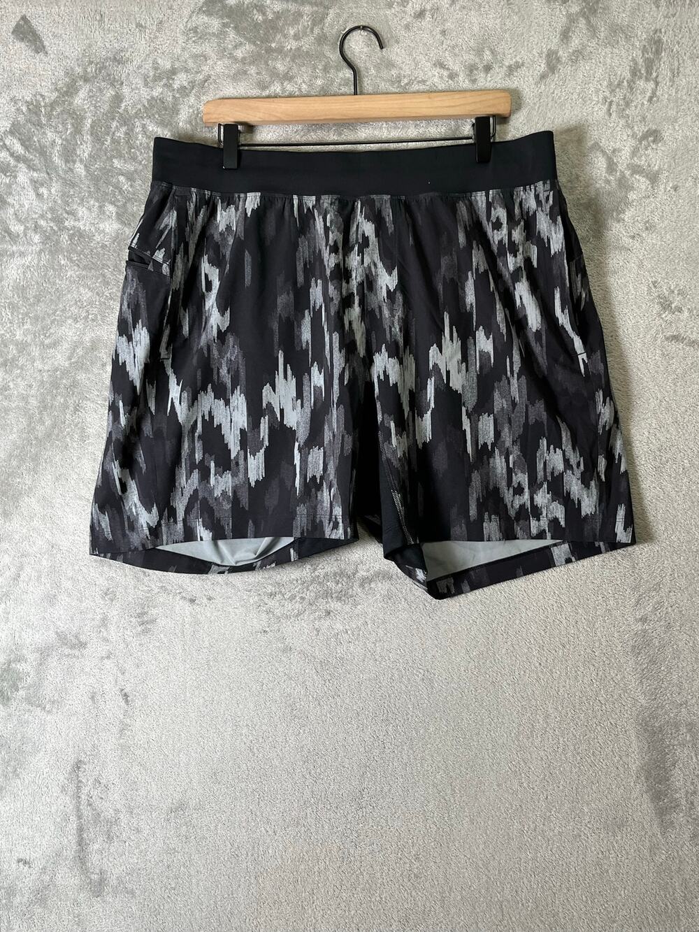 Lululemon T.H.E. Short Luxtreme Liner 9" Athletic Running Gym Shorts Men's 2XL